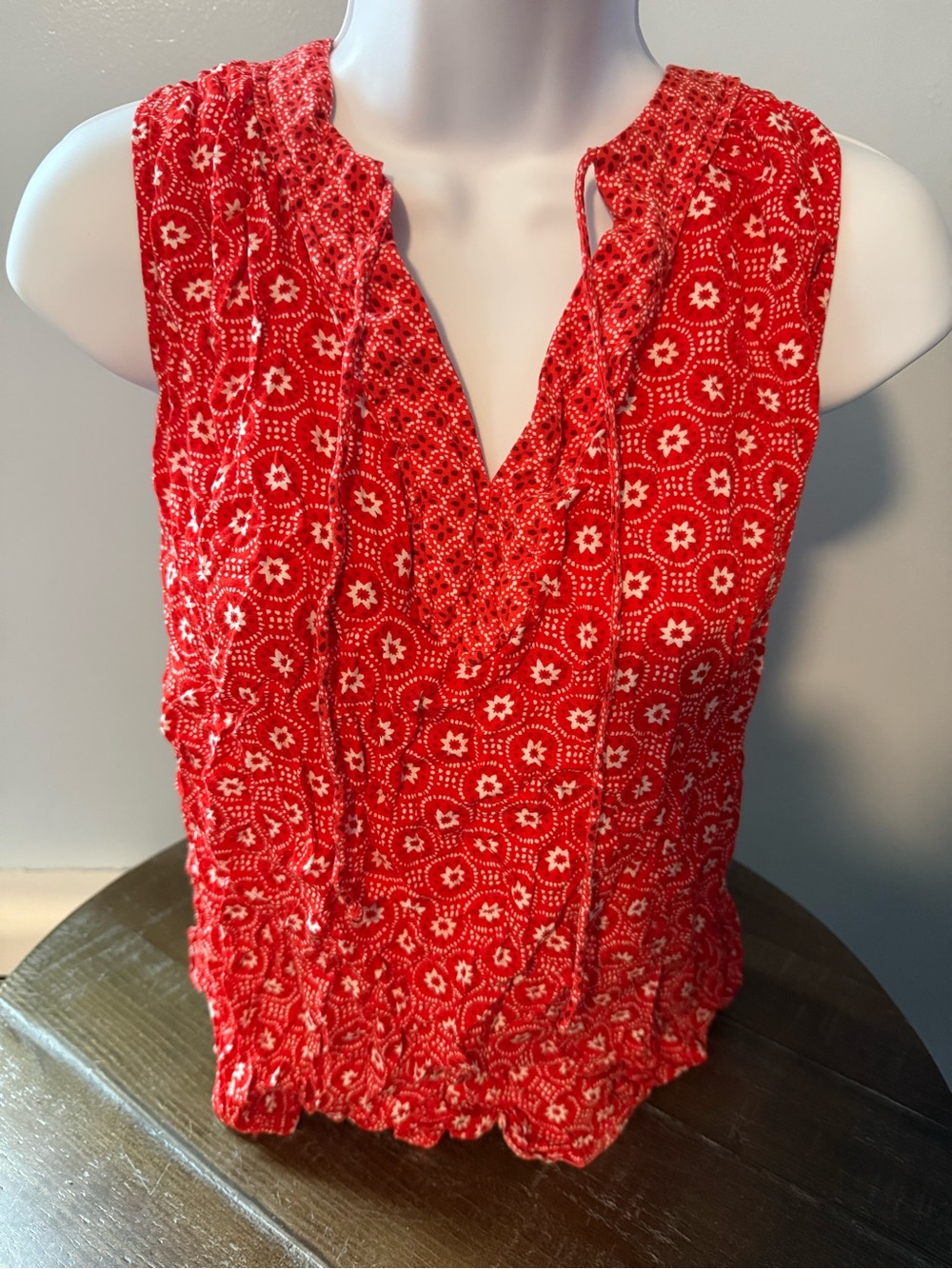 Old Navy Red Printed Sleeveless Smocked Neck Camisole